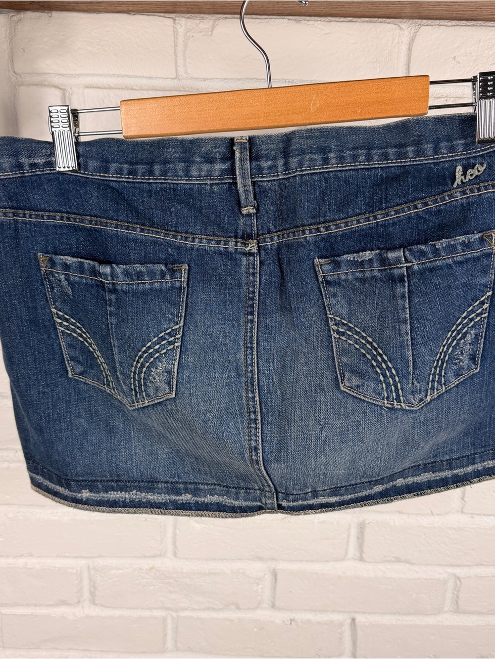 Hollister Denim Mini Size 9 Low Rise Distressed Y2K Jean‎ Skirt indie sleaze - Picture 5 of 6